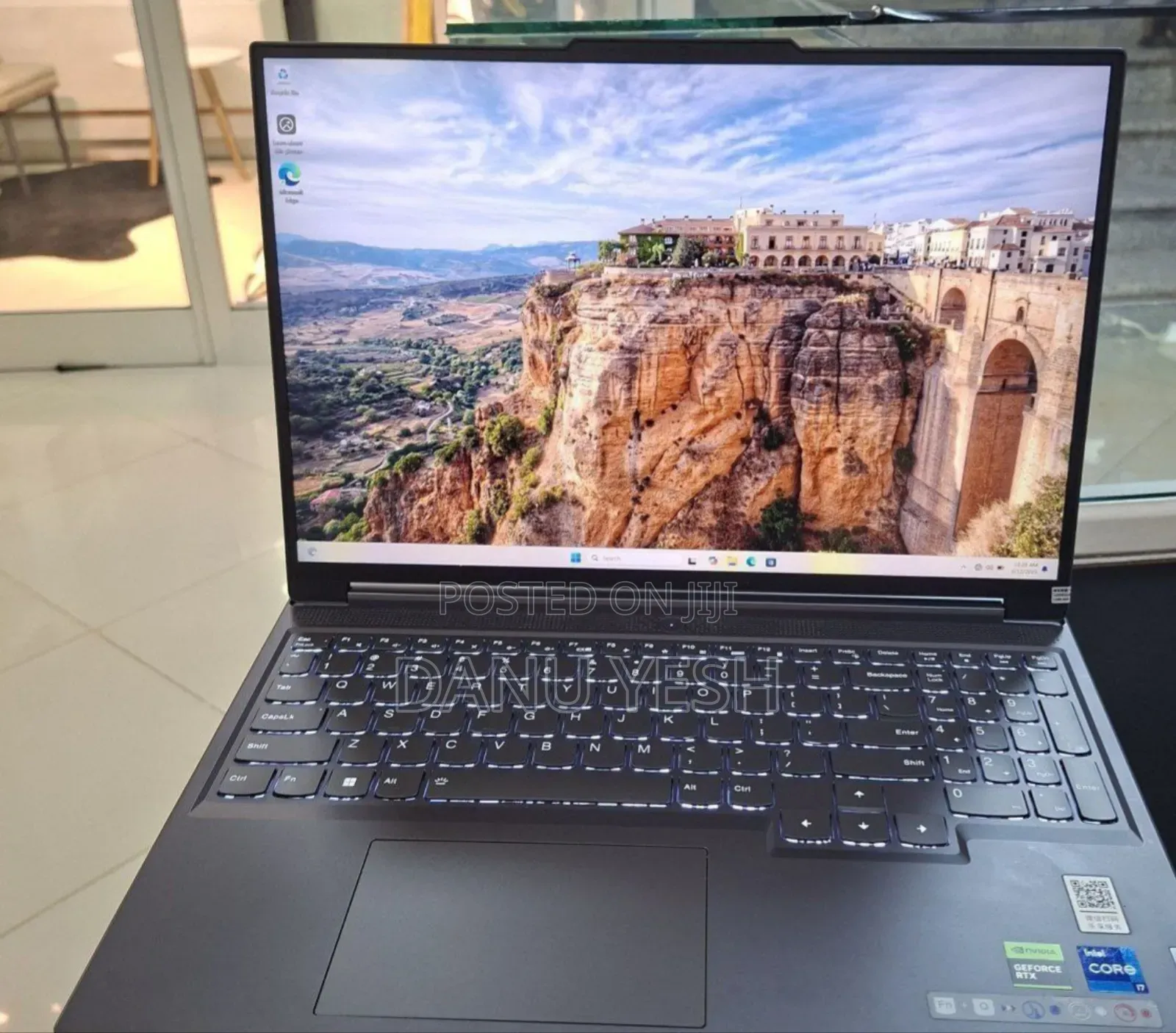 New Laptop Lenovo Yoga 700 16GB Intel Core I7 SSD 1T