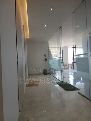 ቦሌ ላይ የንግድ ሱቅ እየሸጥነ እንገኛለን