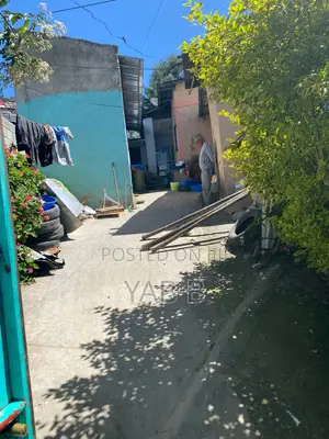 ከፍተኛ ጥራት ያለው 180 ካሬ ቤት – መገናኛ