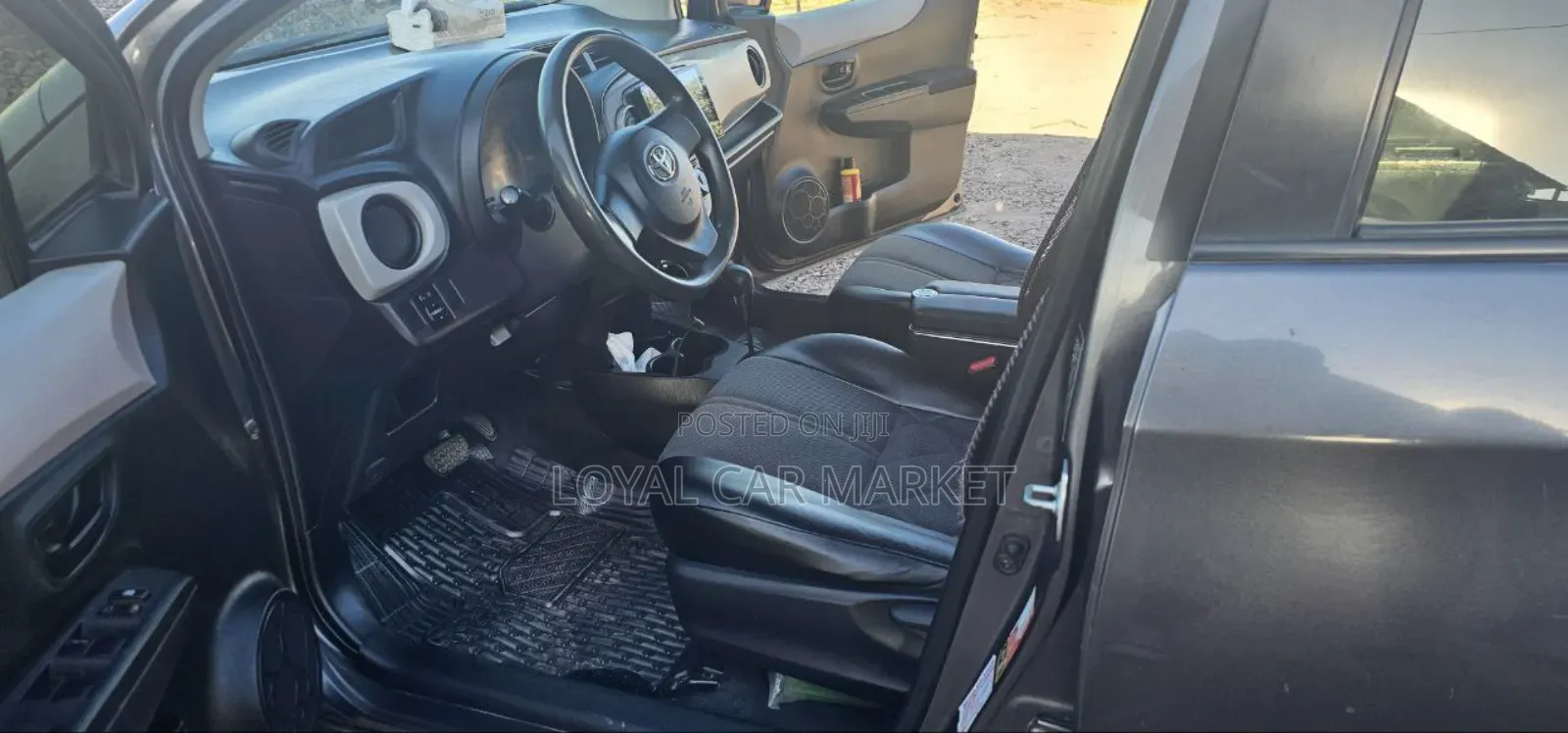 Toyota Yaris 2012 Gray