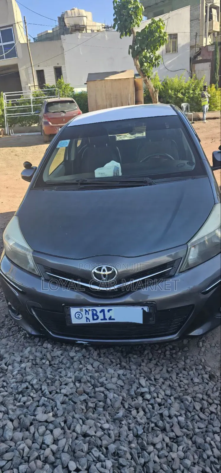 Toyota Yaris 2012 Gray