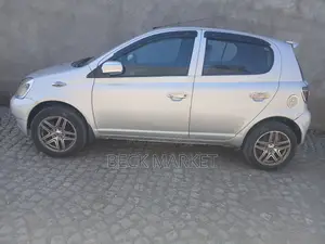 Toyota Yaris 1.4 2002 Silver