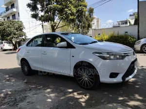 Toyota Yaris 2013 White