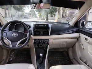 Toyota Yaris 2013 White