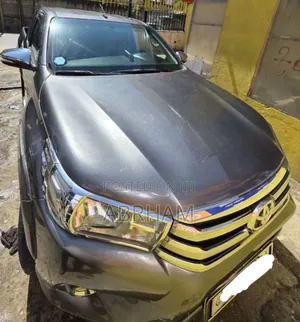 Toyota Hilux Revo Double Cab Deisel 2.4 RWD 2017 Black