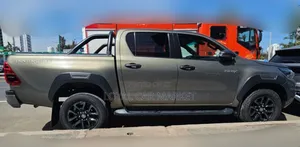 Toyota Hilux 2023 Gray