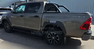 Toyota Hilux 2023 Gray