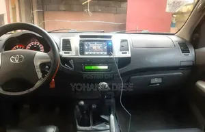 Toyota Hilux 2010 Silver