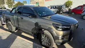 Toyota Hilux 2022 Gray