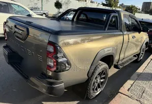 Toyota Hilux 2022 Gray
