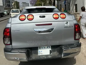 Toyota Hilux 2018 Silver