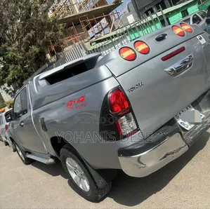 Toyota Hilux 2018 Silver