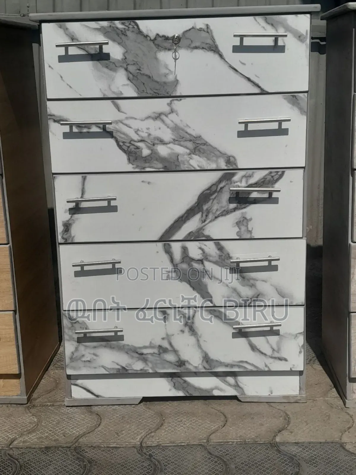 ባለ 5 ሸሚዝ ኮሞ 10800