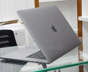 New Laptop Apple MacBook Pro 2017 16GB Intel Core I7 SSD 512GB