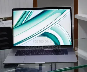 New Laptop Apple MacBook Pro 2017 16GB Intel Core I7 SSD 512GB