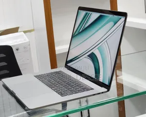 New Laptop Apple MacBook Pro 2017 16GB Intel Core I7 SSD 512GB