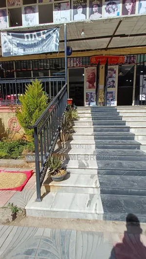 መሀል ቡልቡላ 40/60 ኮንዶሚኒየም የሚሽጥ የንግድ ሱቅ