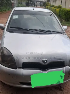 Toyota Vitz 2001 Silver