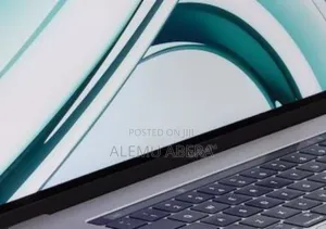 New Laptop Apple MacBook Pro 2017 16GB Intel Core I7 SSD 512GB