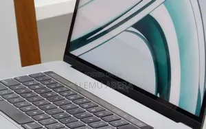 New Laptop Apple MacBook Pro 2017 16GB Intel Core I7 SSD 512GB