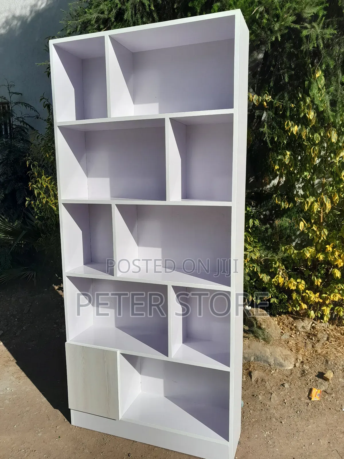 ቀለል ያለች ሼልፍ Simple Shelf