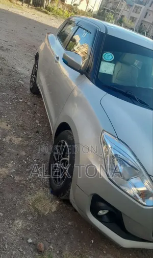 Suzuki Swift 2022 Silver