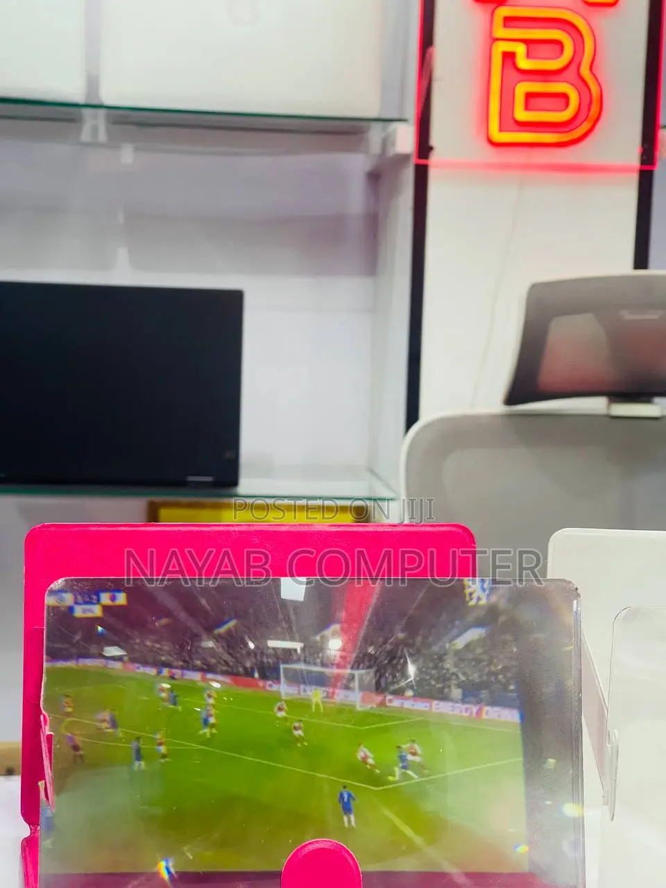 Screen Magnifier for Football Lovers