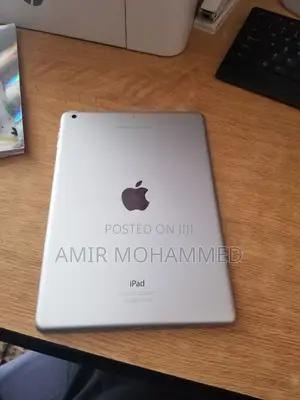 Apple iPad Wi-Fi 32 GB Gray