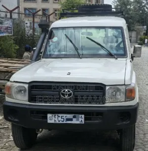 Toyota Land Cruiser 2012 White