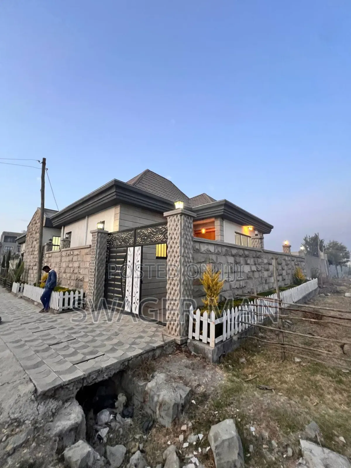 Furnished 5bdrm Villa in Cdd Area, Yeka for sale