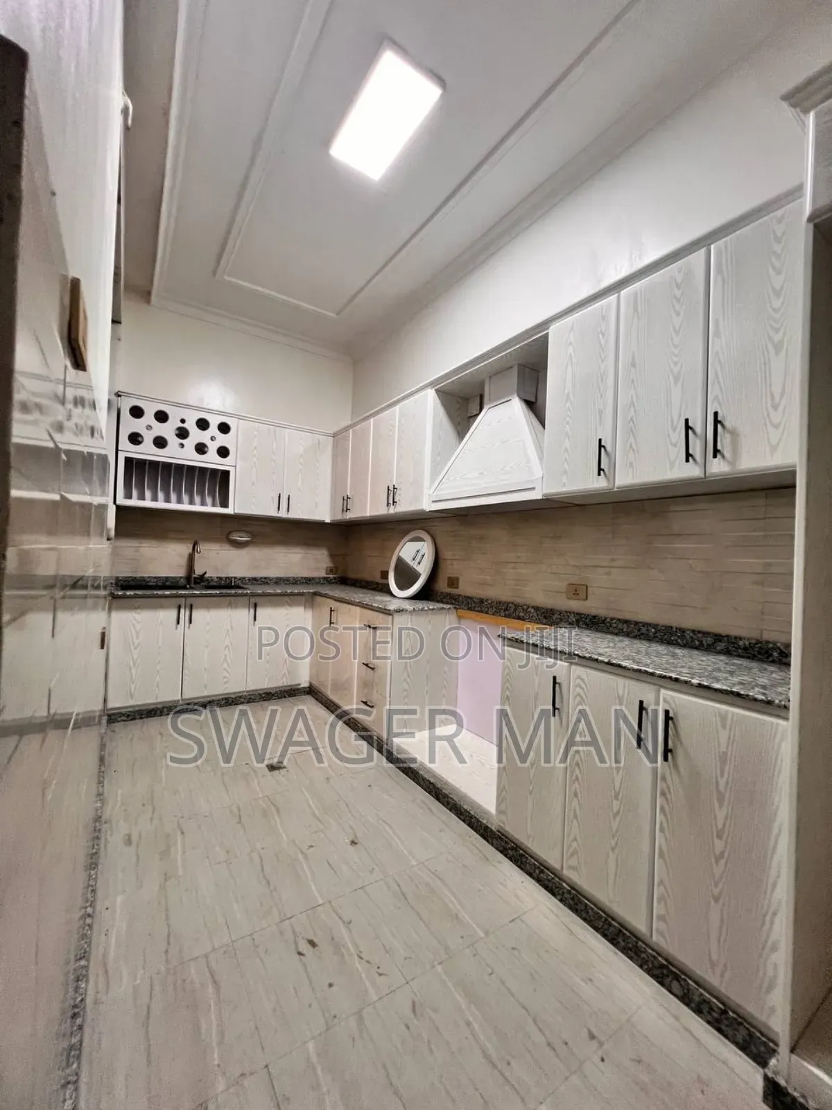 Furnished 5bdrm Villa in Cdd Area, Yeka for sale