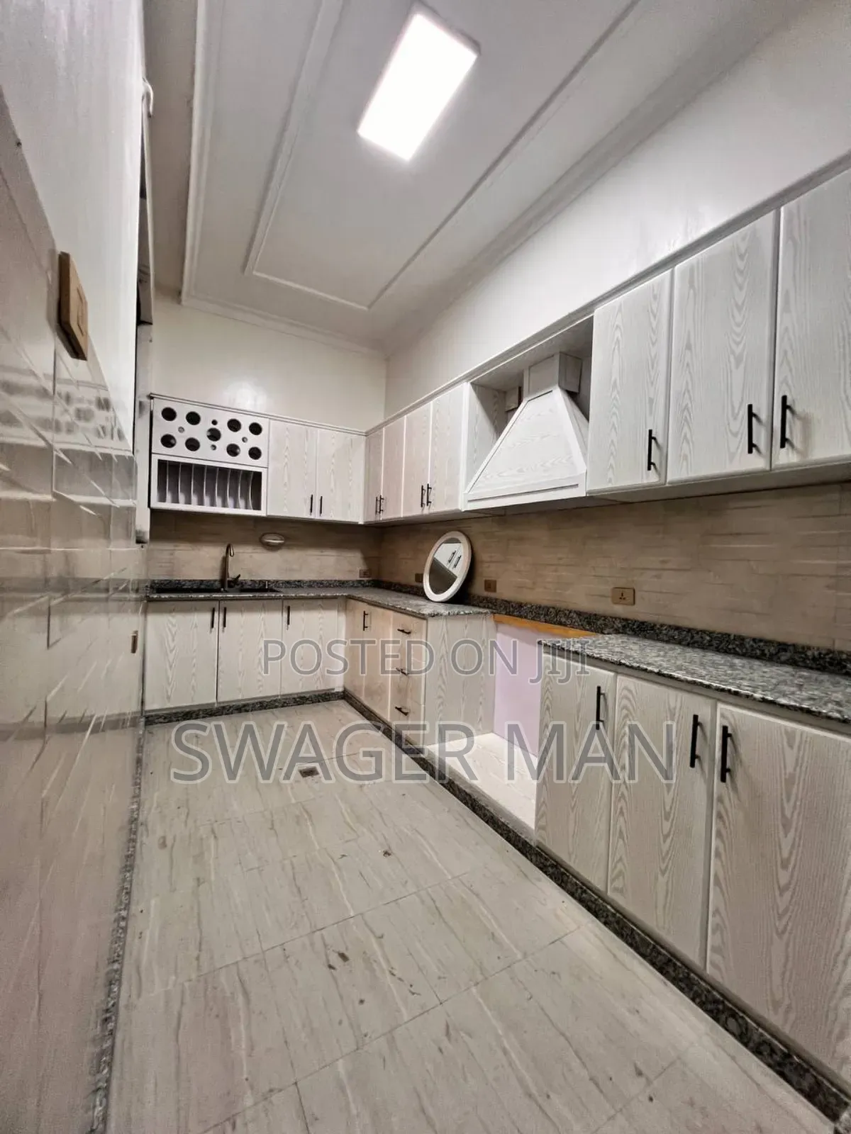 Furnished 5bdrm Villa in Cdd Area, Yeka for sale