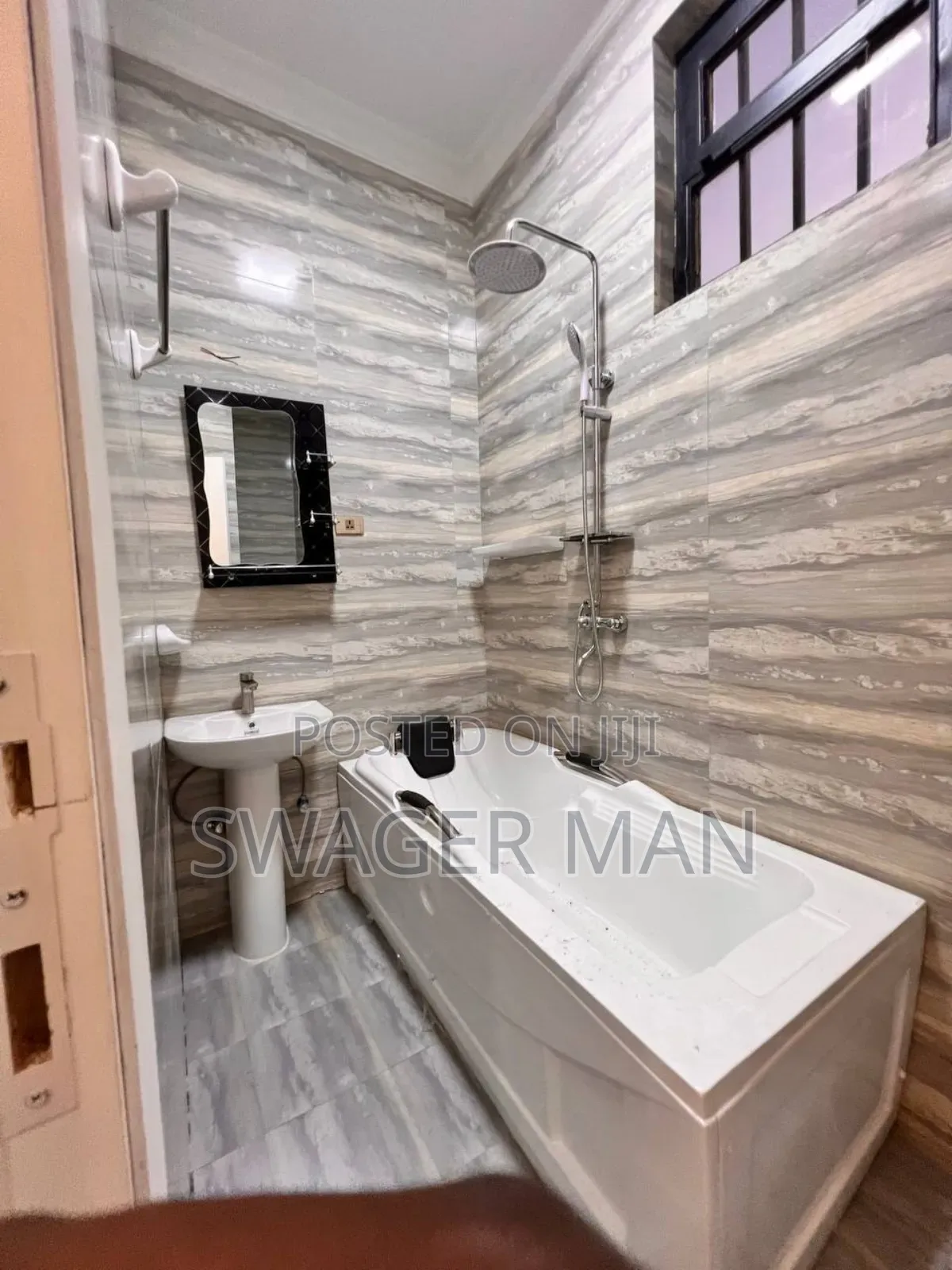 Furnished 5bdrm Villa in Cdd Area, Yeka for sale