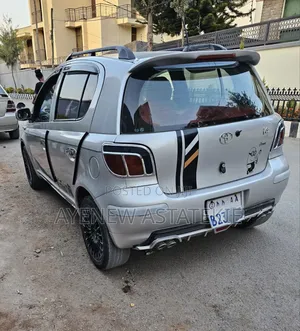 Toyota Vitz 2002 Silver