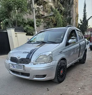 Toyota Vitz 2002 Silver