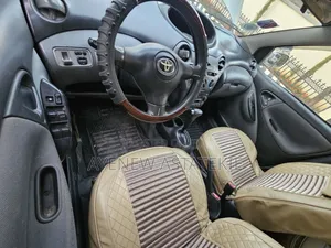 Toyota Vitz 2002 Silver