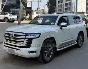 Toyota Land Cruiser 3.5 V6 2022 White