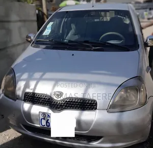 Toyota Vitz 2001 Silver
