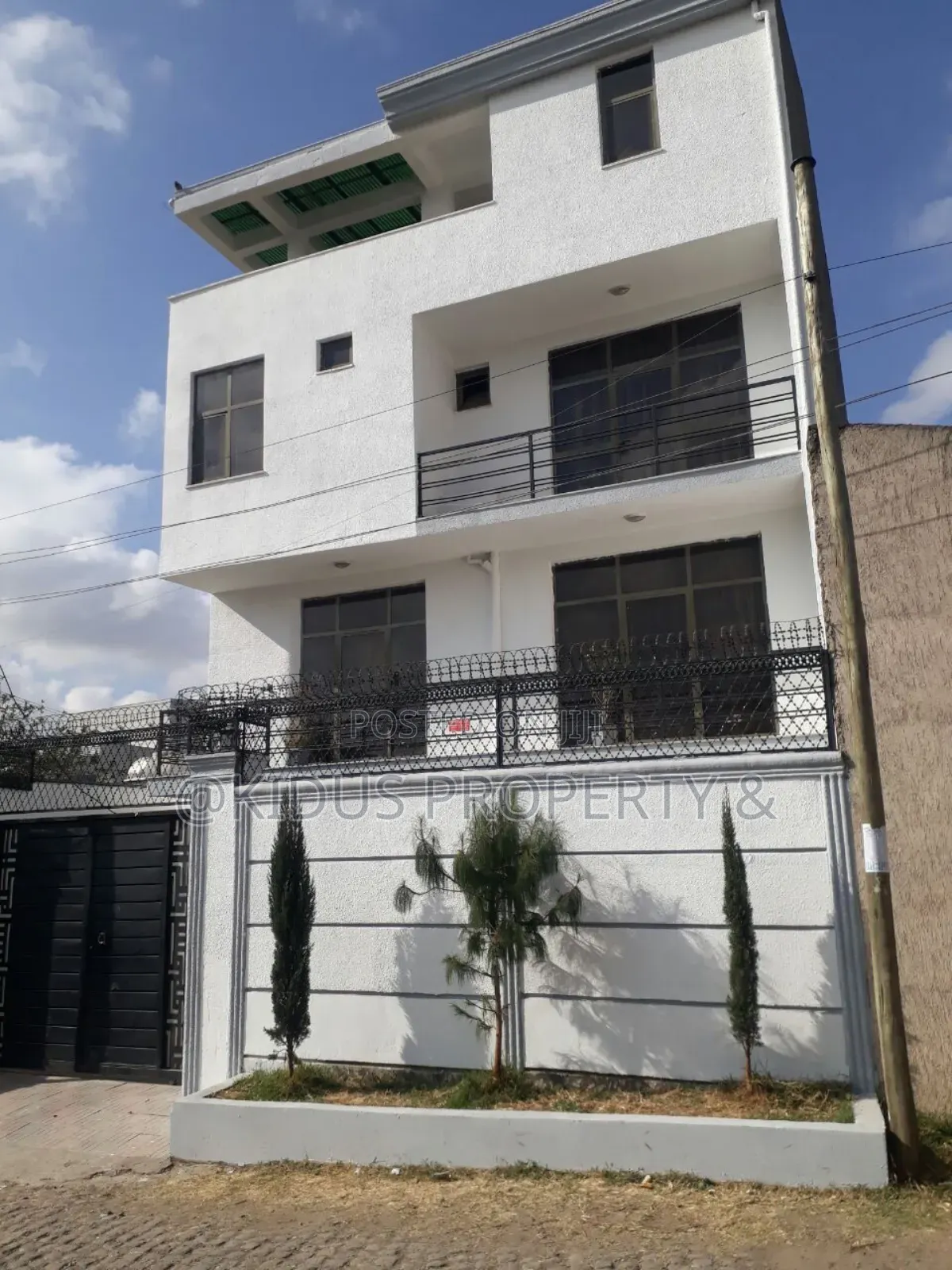 8bdrm Penthouse in Nasswe Real State, Nifas Silk-Lafto for sale