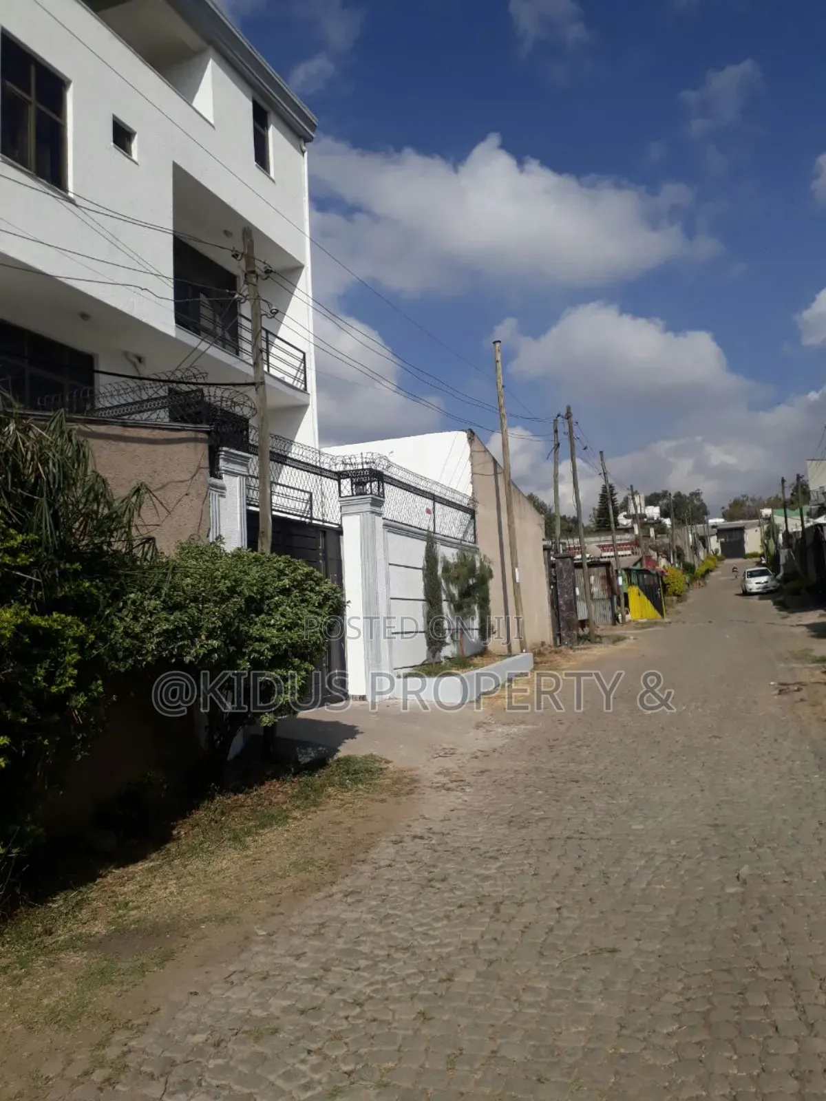 8bdrm Penthouse in Nasswe Real State, Nifas Silk-Lafto for sale