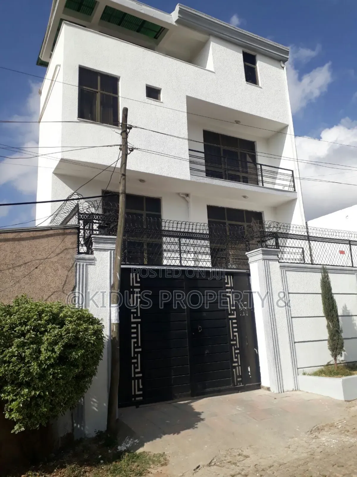 8bdrm Penthouse in Nasswe Real State, Nifas Silk-Lafto for sale