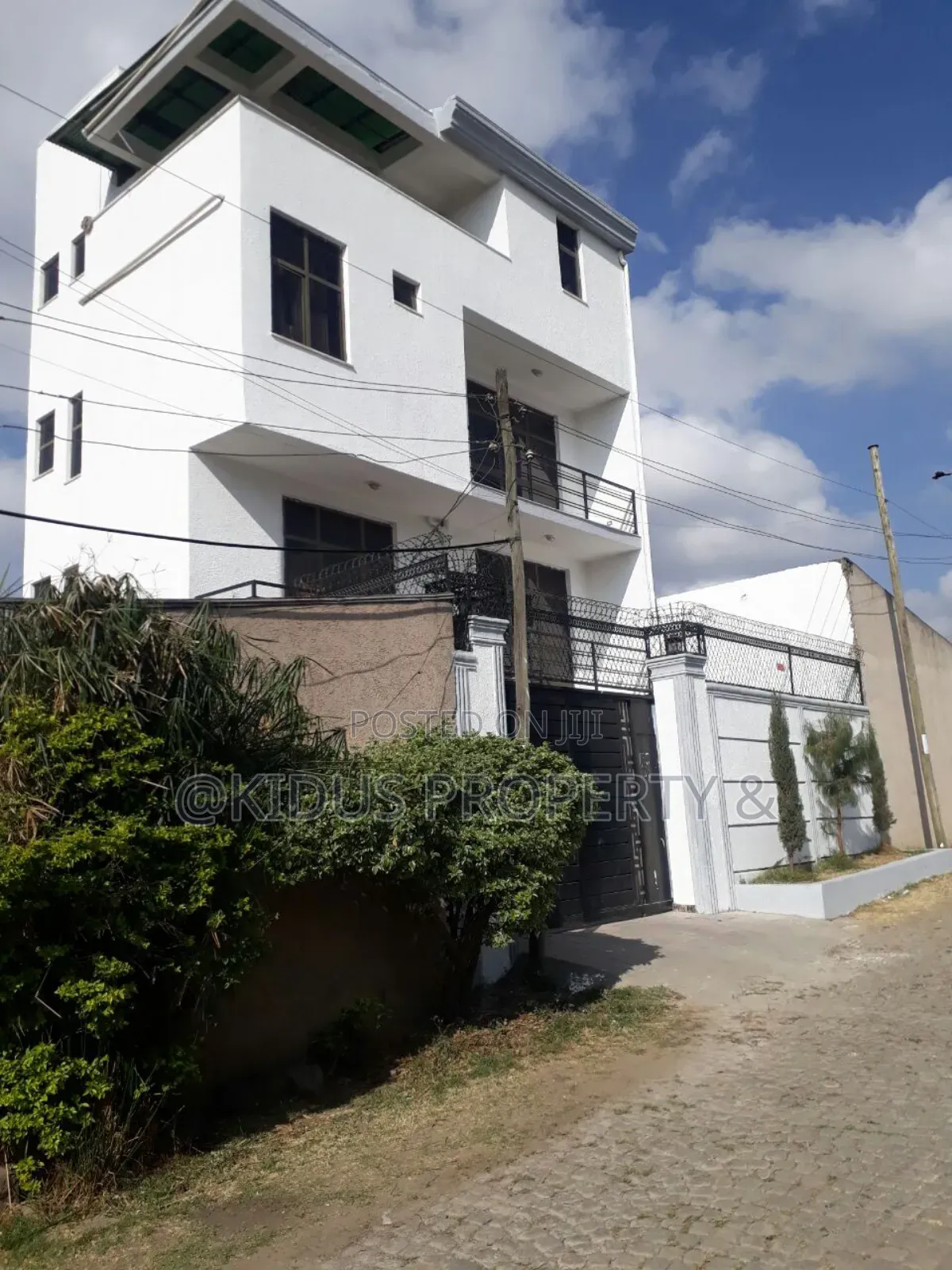 8bdrm Penthouse in Nasswe Real State, Nifas Silk-Lafto for sale