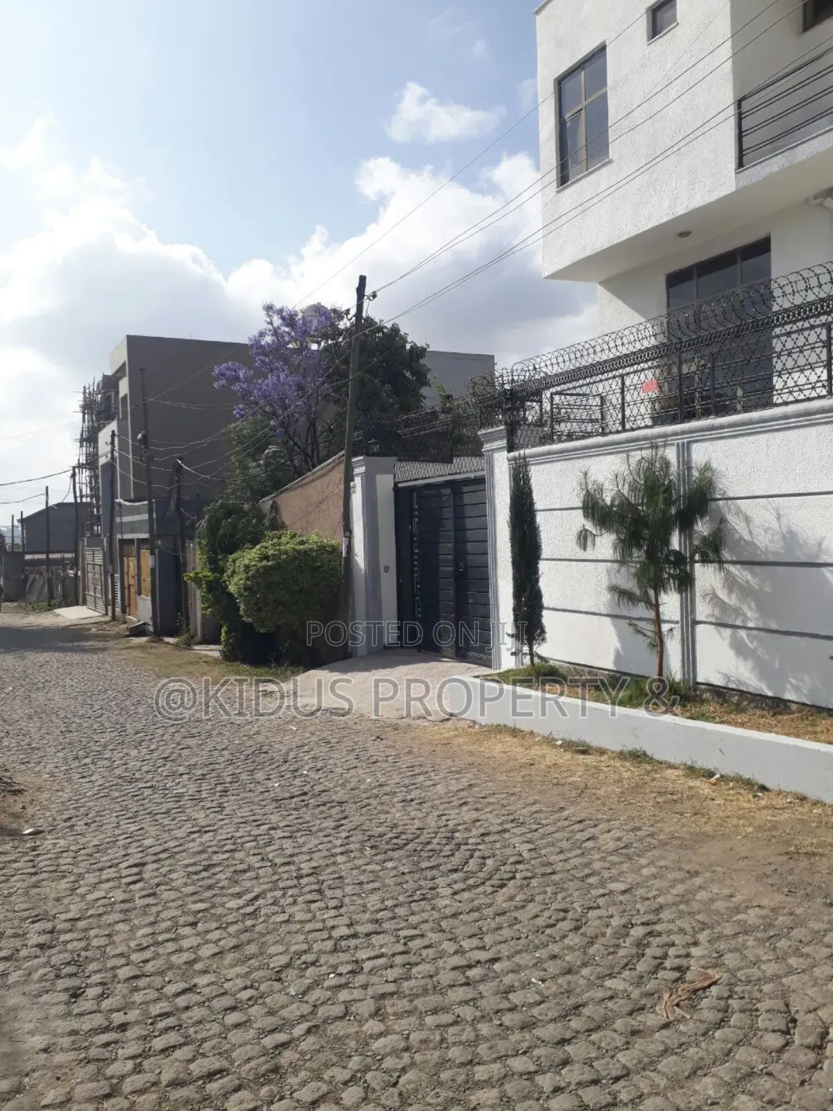 8bdrm Penthouse in Nasswe Real State, Nifas Silk-Lafto for sale
