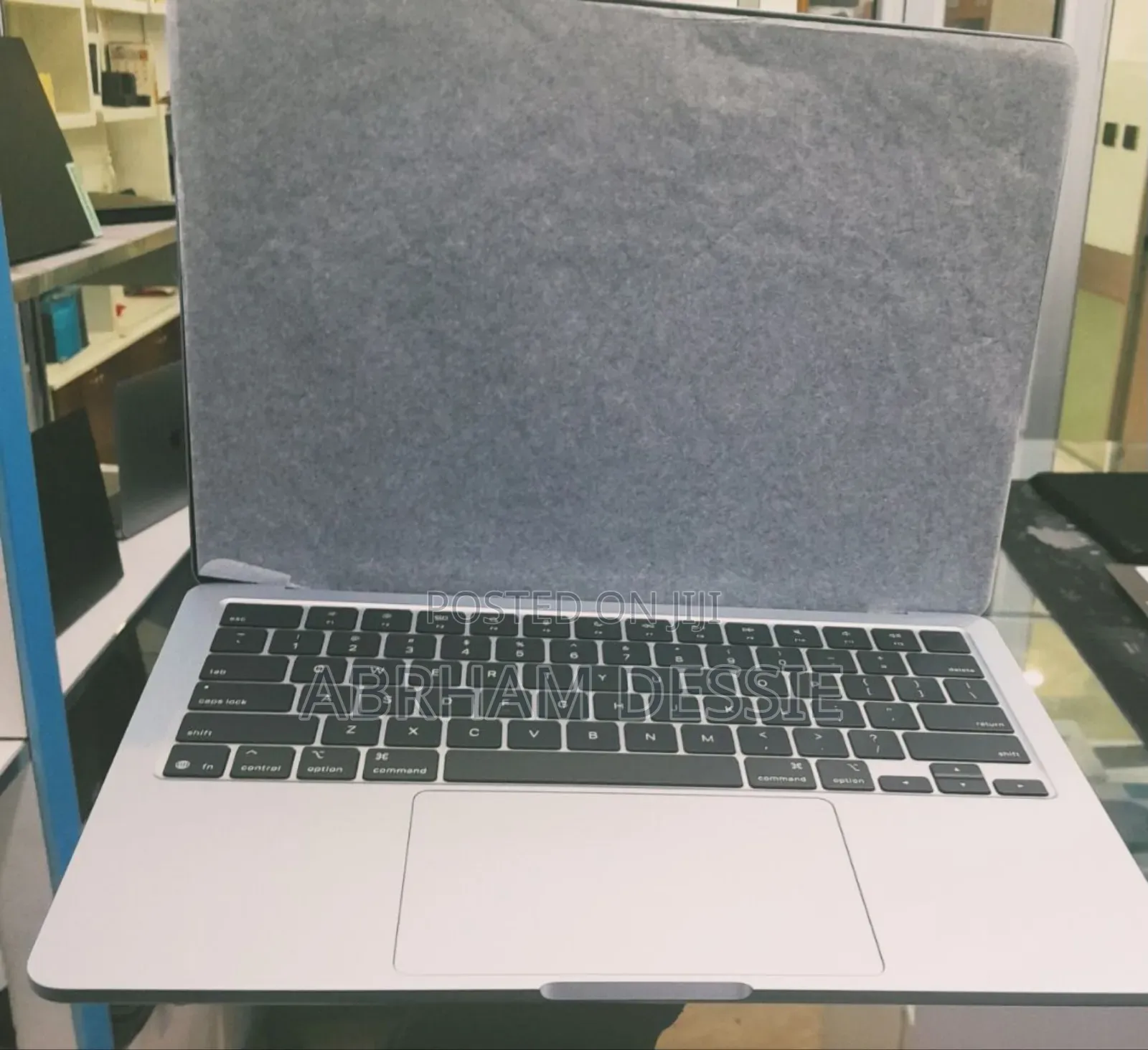 New Laptop Apple MacBook Air 2025 M4 13-Inch 16GB Apple M4 SSD 256GB