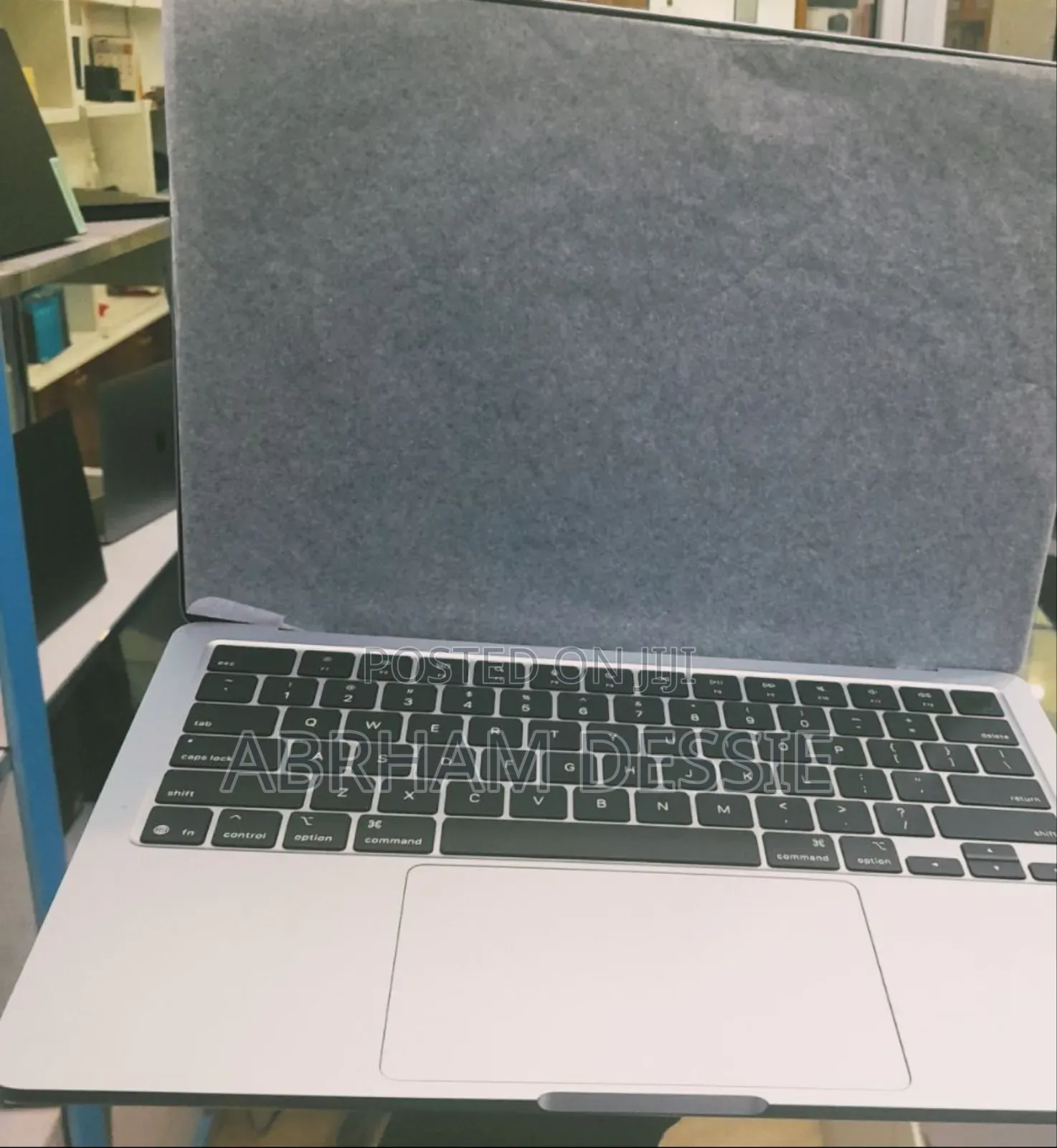 New Laptop Apple MacBook Air 2025 M4 13-Inch 16GB Apple M4 SSD 256GB
