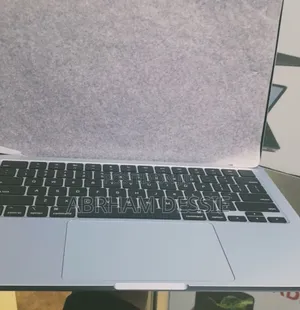 New Laptop Apple MacBook Air 2025 M4 13-Inch 16GB Apple M4 SSD 256GB