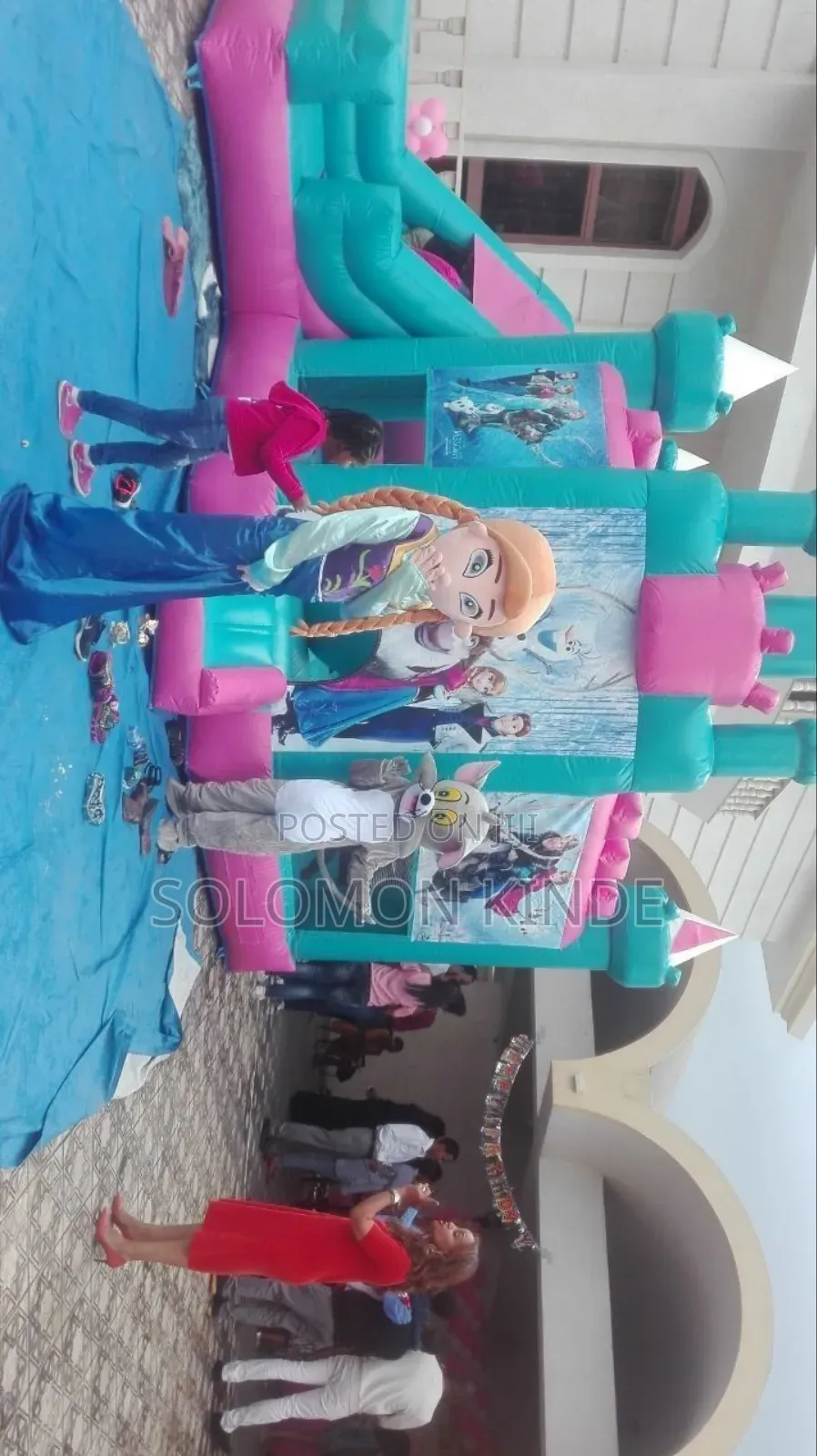 Bouncing Trampolin Etc