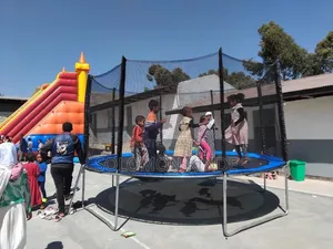 Bouncing Trampolin Etc