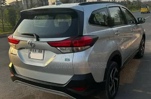 Toyota Rush 2021 Silver