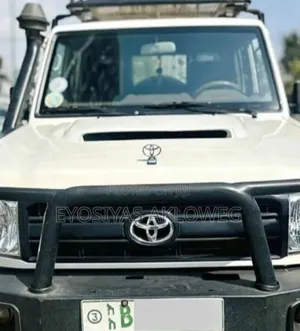 Toyota Land Cruiser 2014 White